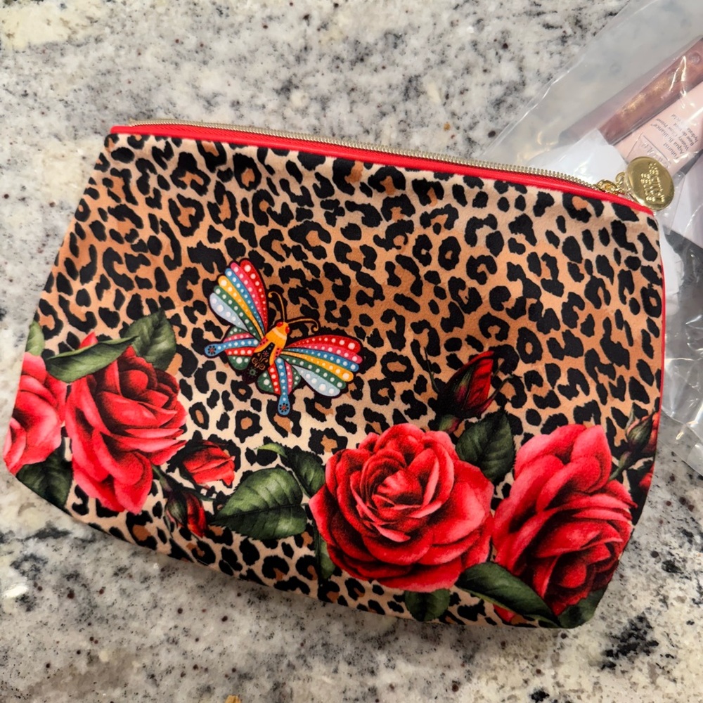 Estée Lauder Leopard Print Makeup Bag with primer and gloss NWOT - Picture 4 of 4